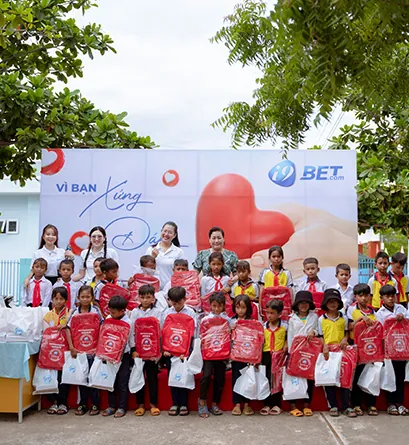 Hình ảnh minh họa lịch sử phát triển và sứ mệnh phục vụ cộng đồng của KL99, thể hiện sự tăng trưởng và gắn kết.